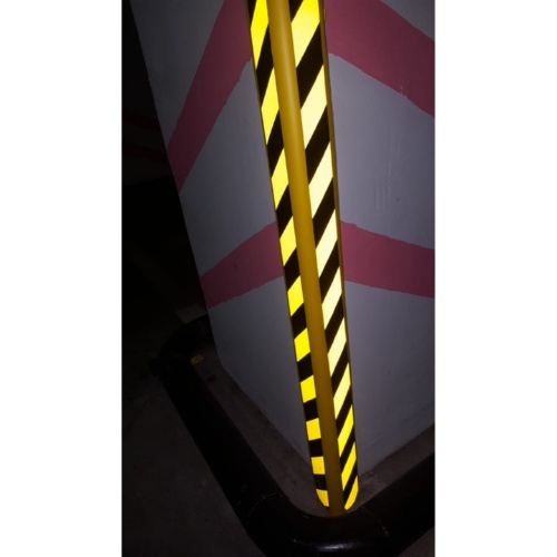 Демпфер полиуретановый угловой BUMPERS SAFETY с сигнальной светоотражающей лентой